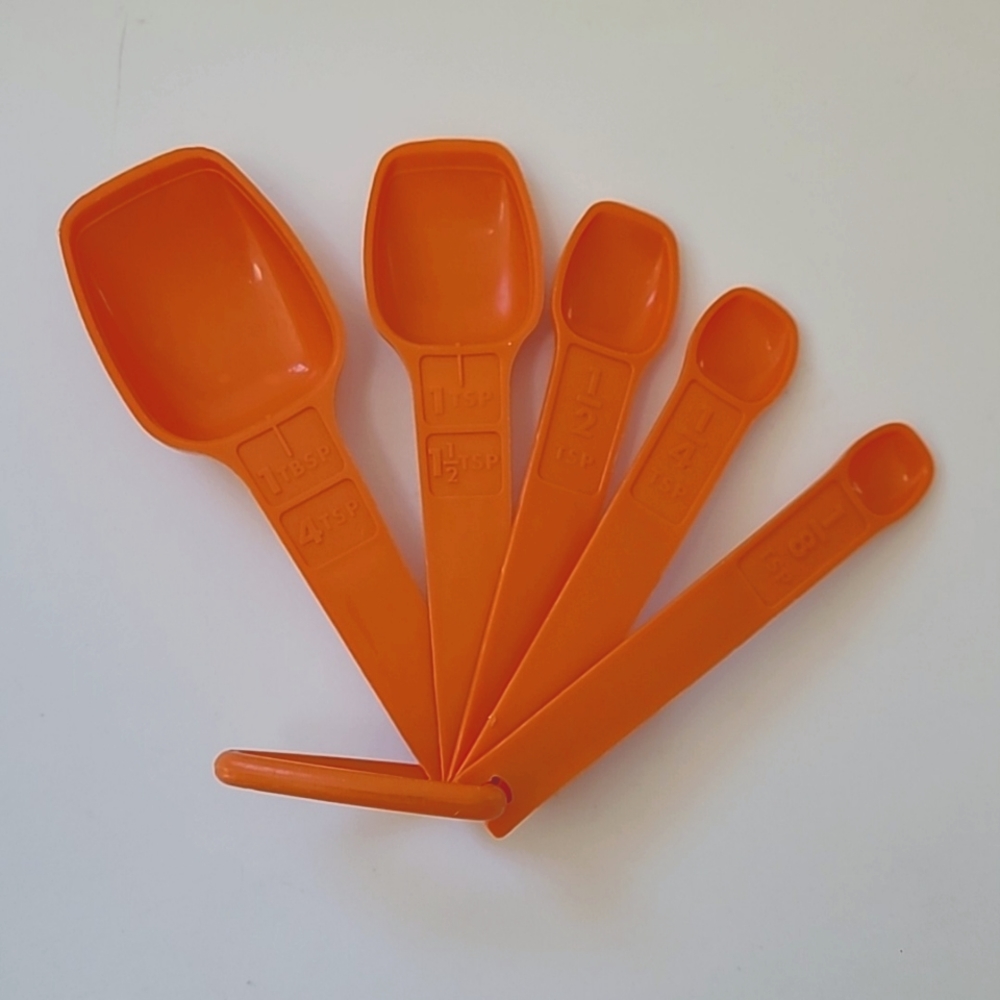 Vintage Tupperware measuring spoons